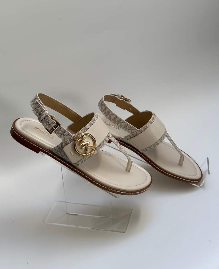 SANDALIA PLANA  COLOR VAINILLA MODELO CARMEN  MICHAEL KORS